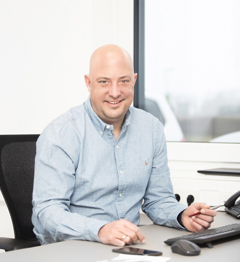 Florian Ebeler als Geschäftsführer der EBELER Tief- und Straßenbau GmbH aus Halle (Westf.) in Ostwestfalen bei Bielefeld ist ein Bauunternehmen für Erdbau Tiefbau Asphaltbau Straßenbau Industriebau Kanalbau Baumaschinentransporte - Betreiber sind Florian Ebeler - Dirk Jedamczyk - Toni Ebeler